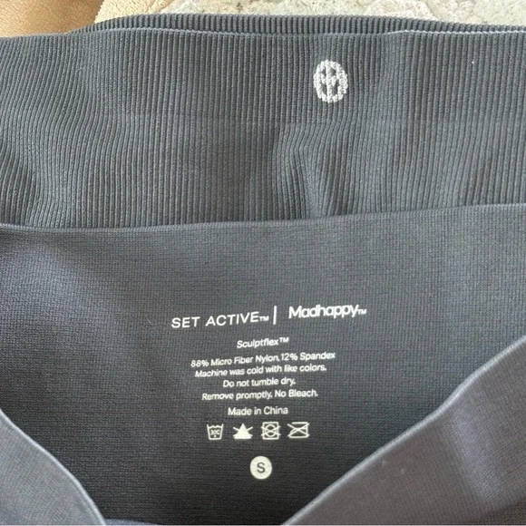 SET Active Black Athletic Set - Picture 5 of 5